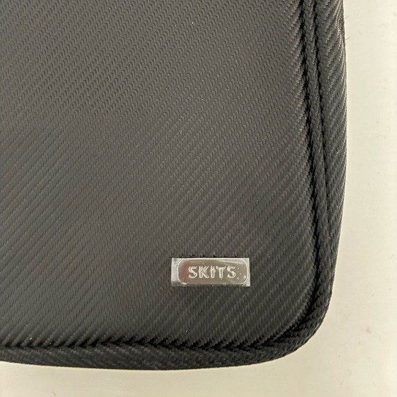 SKITS Black and Gray Tech Organizer - Picture 5 of 6